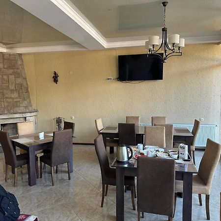 Hotel Iveria Kazbegi Exterior photo