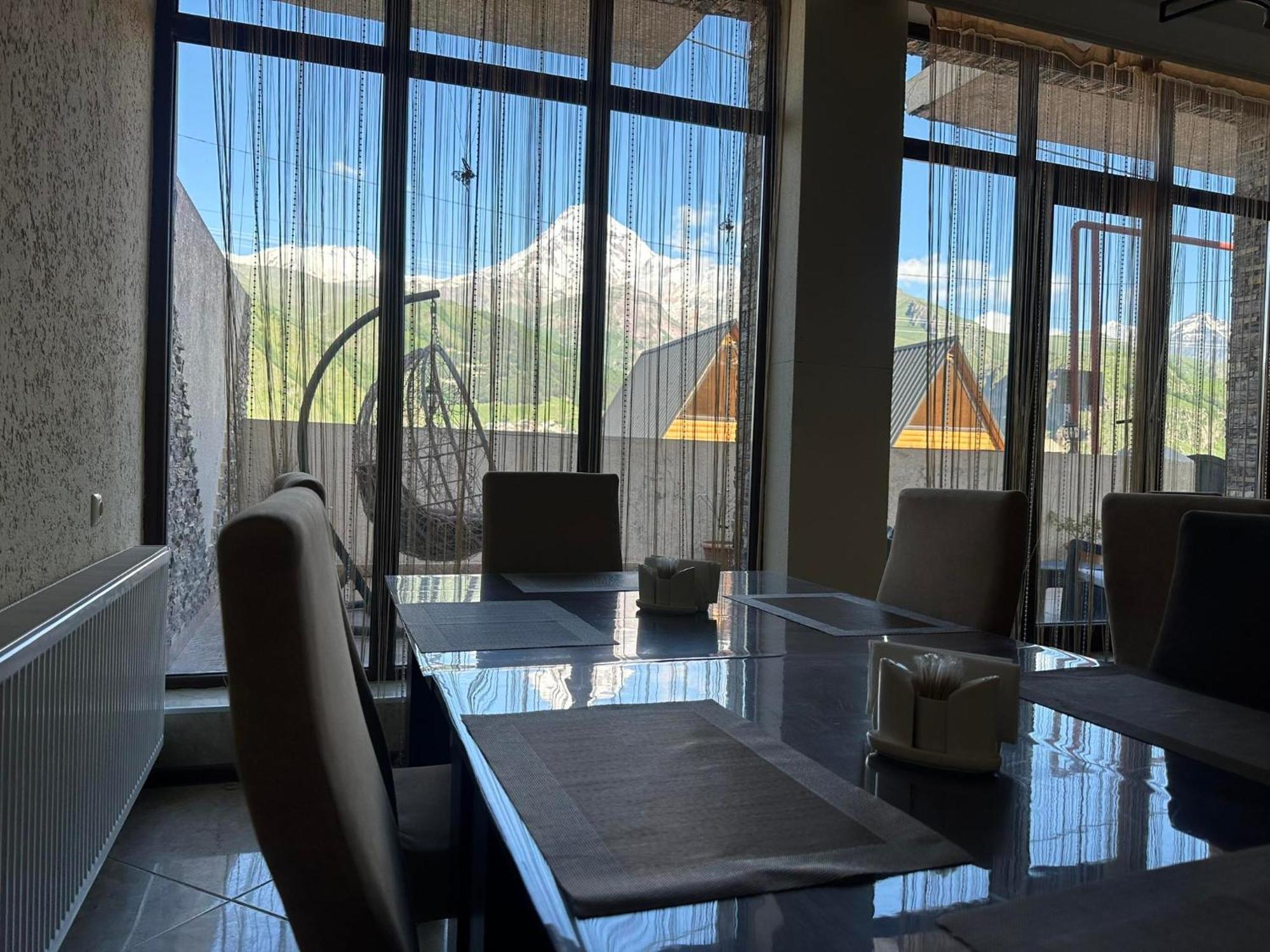 Hotel Iveria Kazbegi Exterior photo