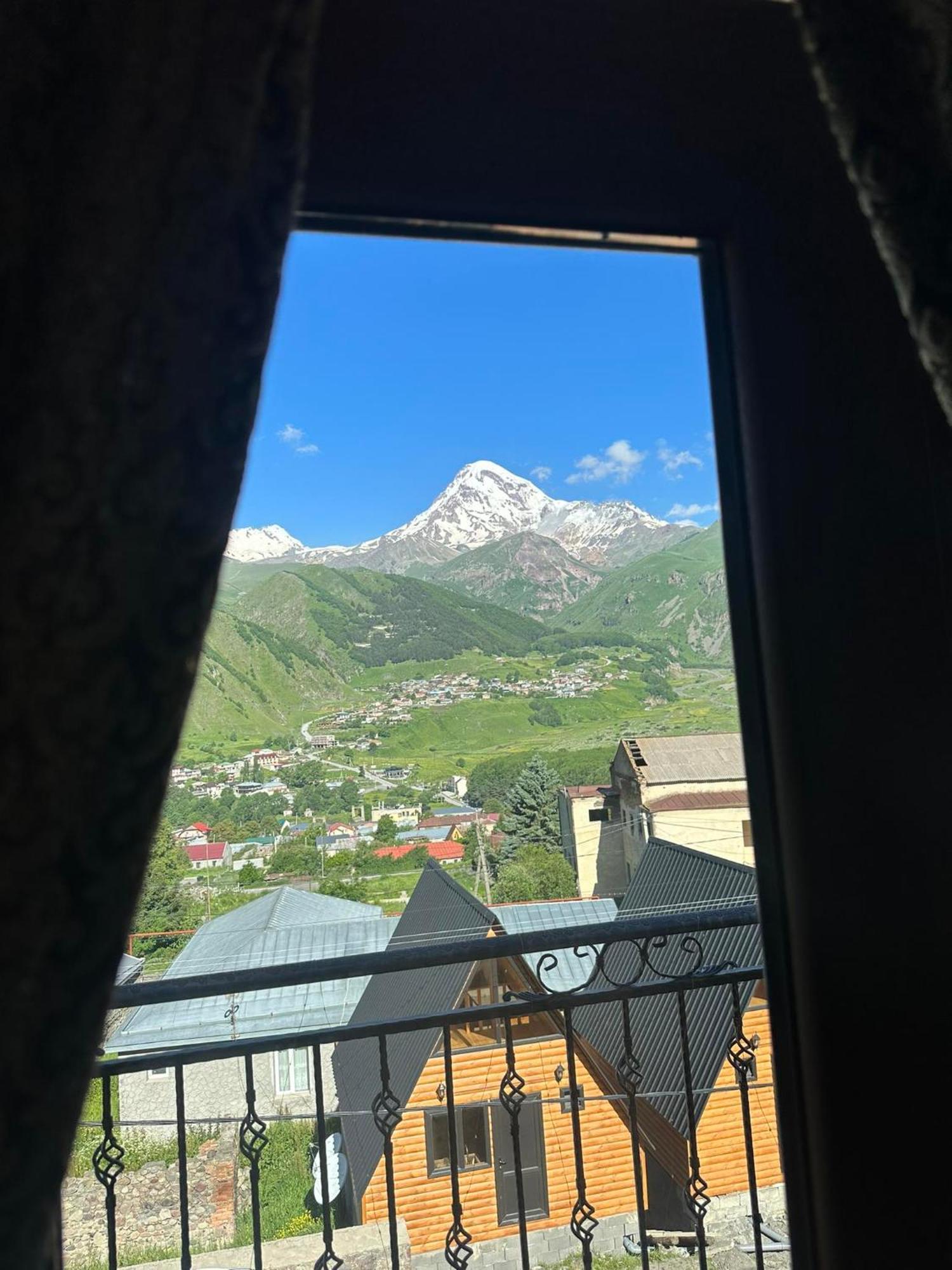 Hotel Iveria Kazbegi Exterior photo