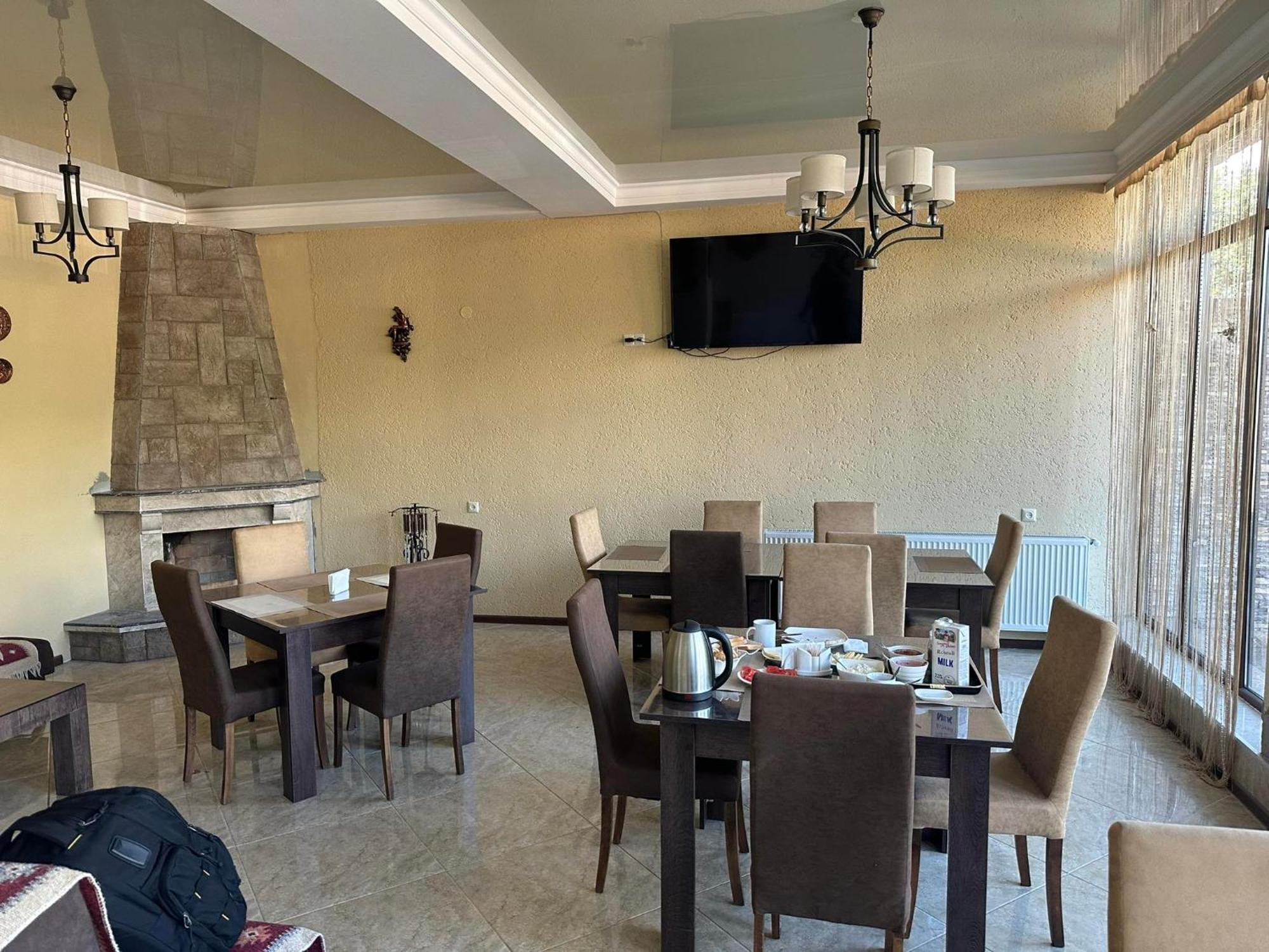Hotel Iveria Kazbegi Exterior photo