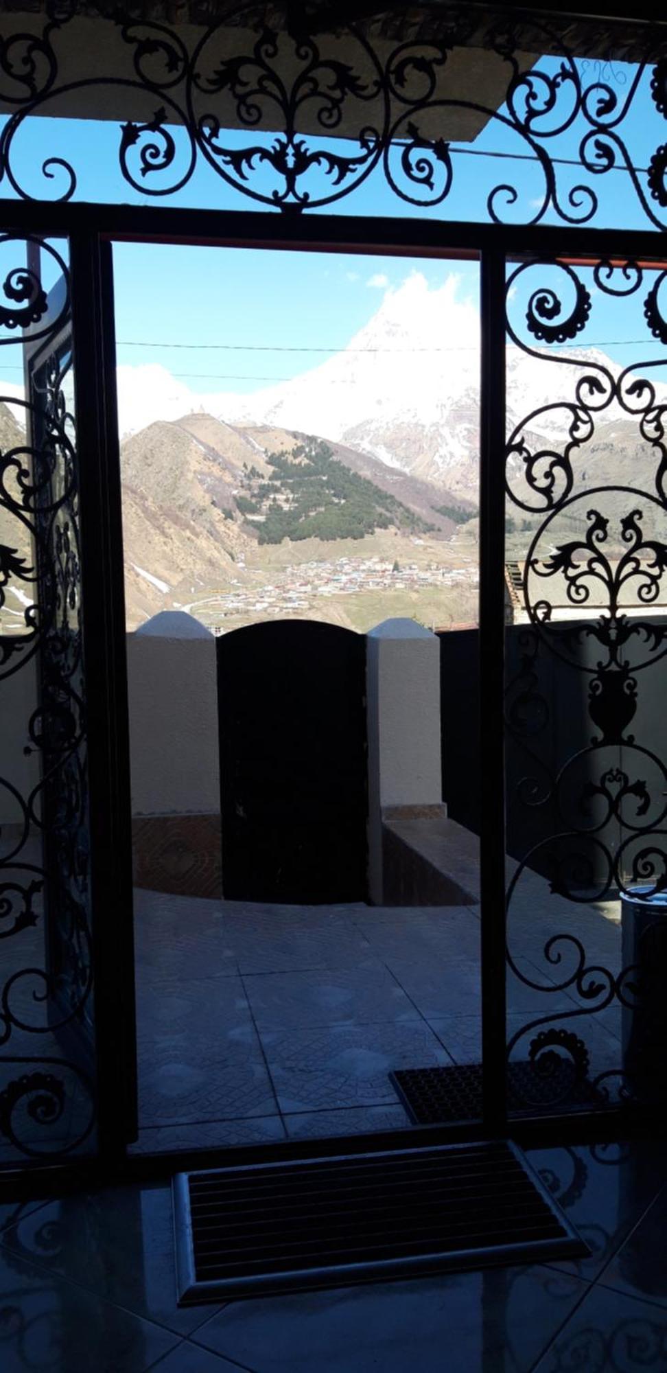 Hotel Iveria Kazbegi Exterior photo