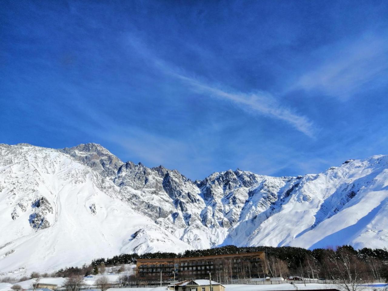 Hotel Iveria Kazbegi Exterior photo