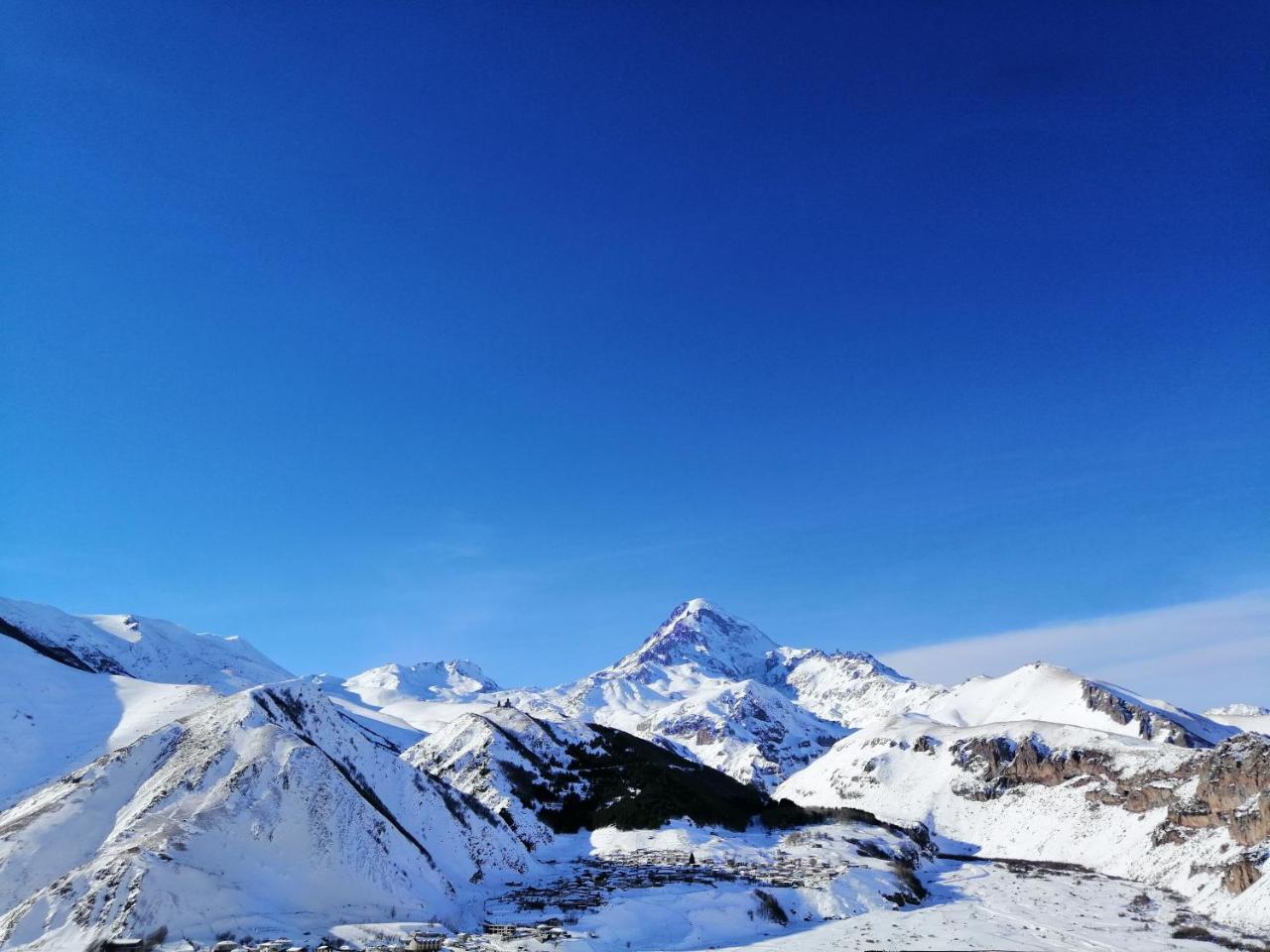 Hotel Iveria Kazbegi Exterior photo