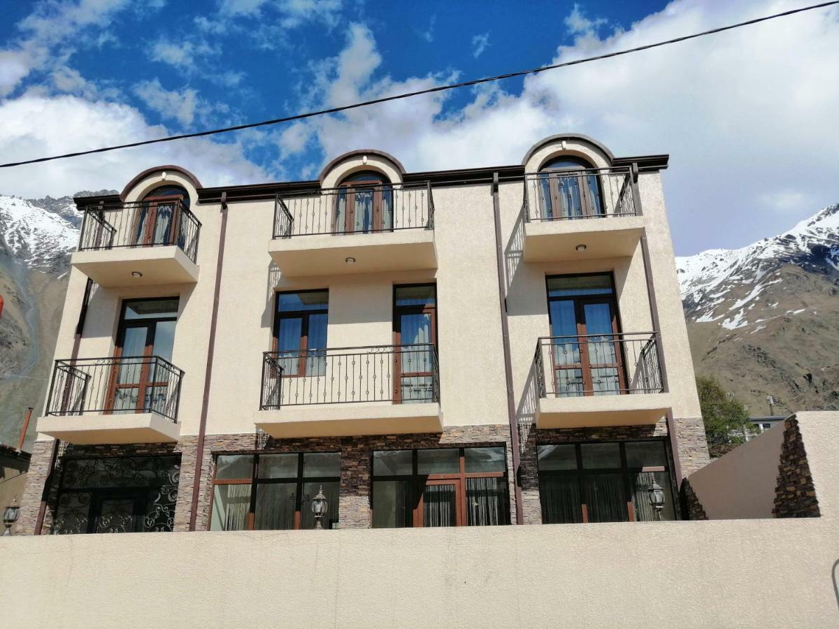 Hotel Iveria Kazbegi Exterior photo